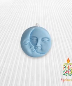 Vela con silueta de sol y luna azul